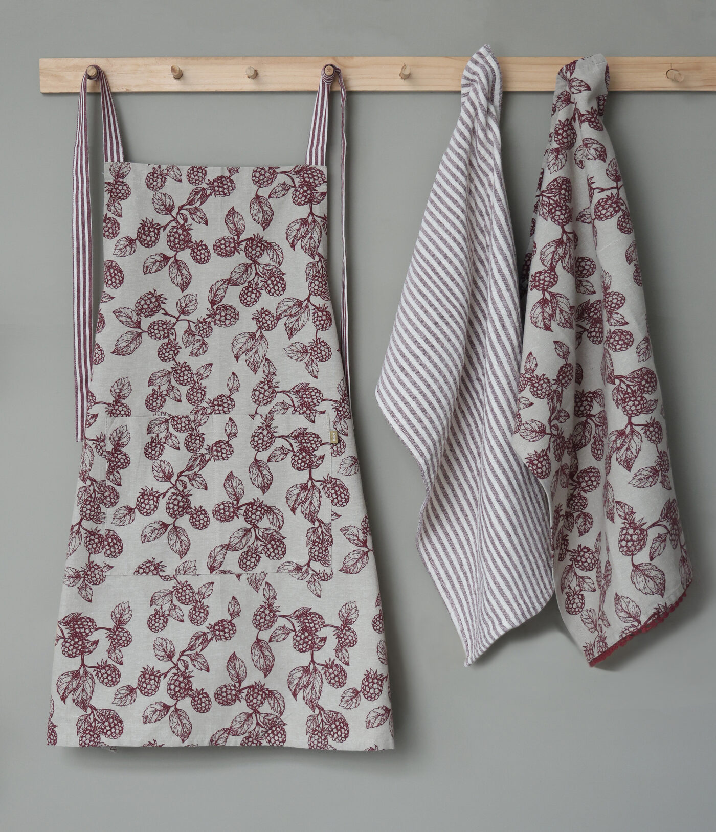 AW26 - Berry range Apron
