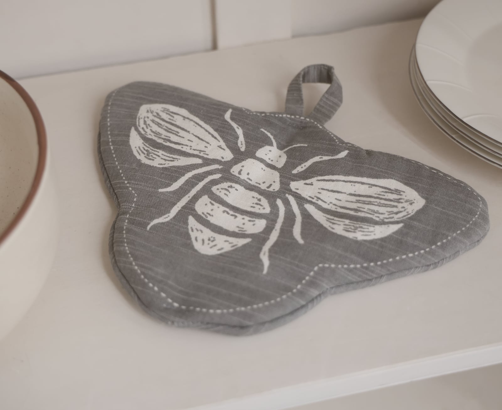 Bee Shaped Mitts - Grey