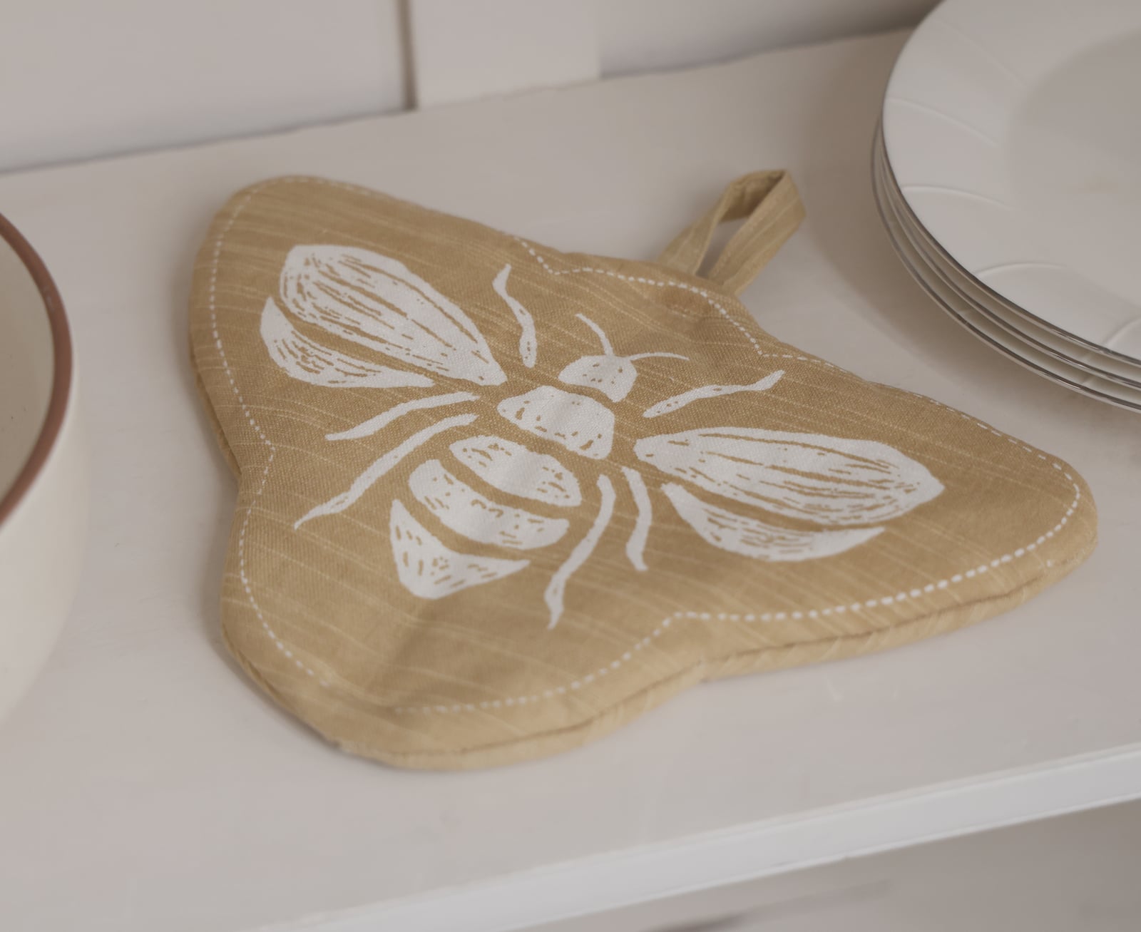 Bee Shaped Mitts - Mustard