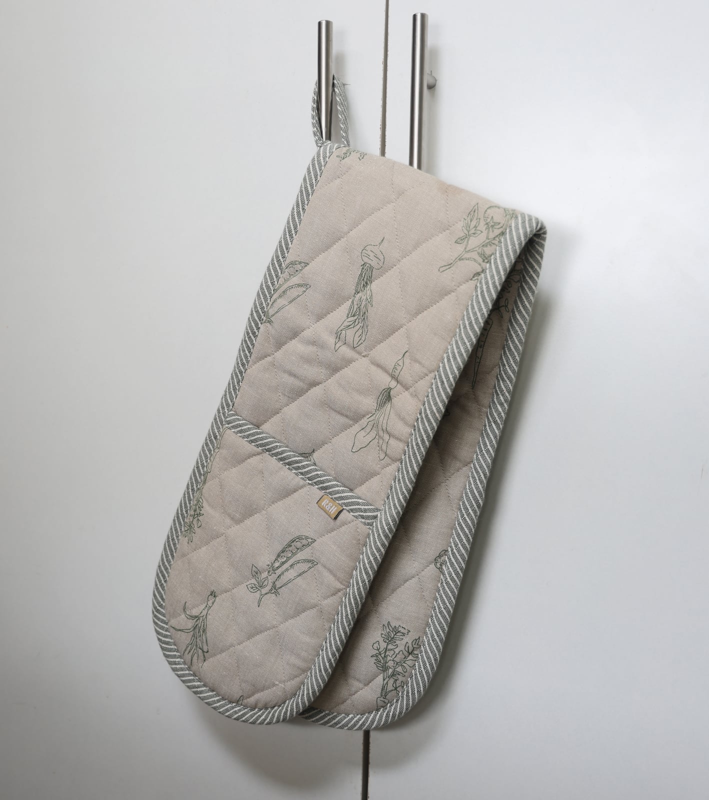 Root Veggie Printed Double Oven Glove - Green