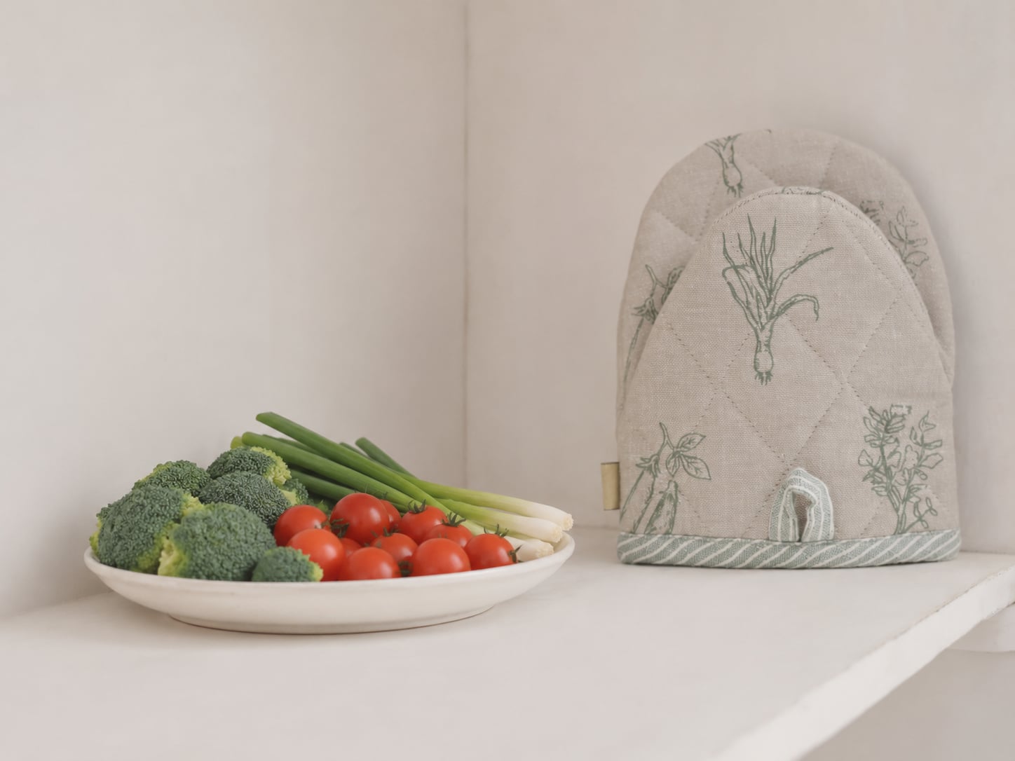 Root Veggie Printed Mitts - Green